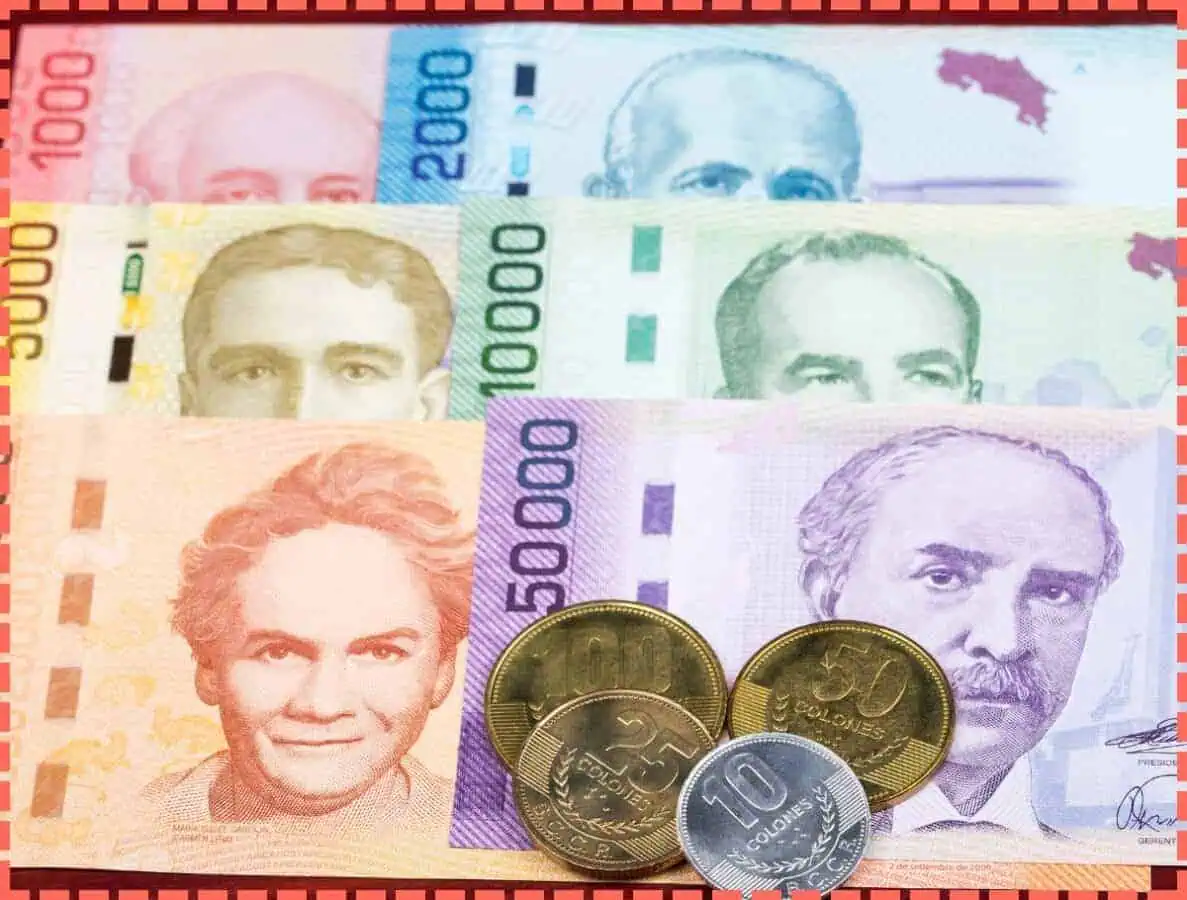Moneda en Costa Rica y Cambio de Divisas 2024 63 Foto de los billetes y monedas de colones. Moneda en Costa Rica