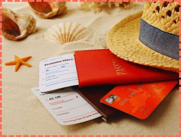 foto de billetes de ida y vuelta como uno de los Requisitos para viajar a Costa Rica.