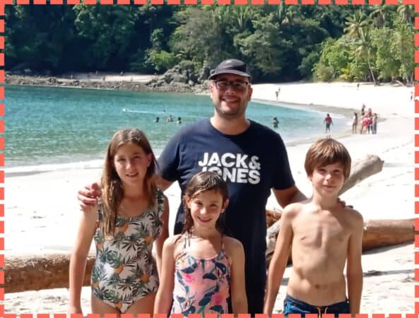 Foto de Familia en la playa de Costa RIca