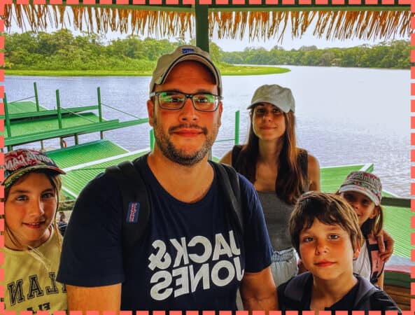 Foto de familia en Tortuguero en su viaje a Costa Rica 10 días.
