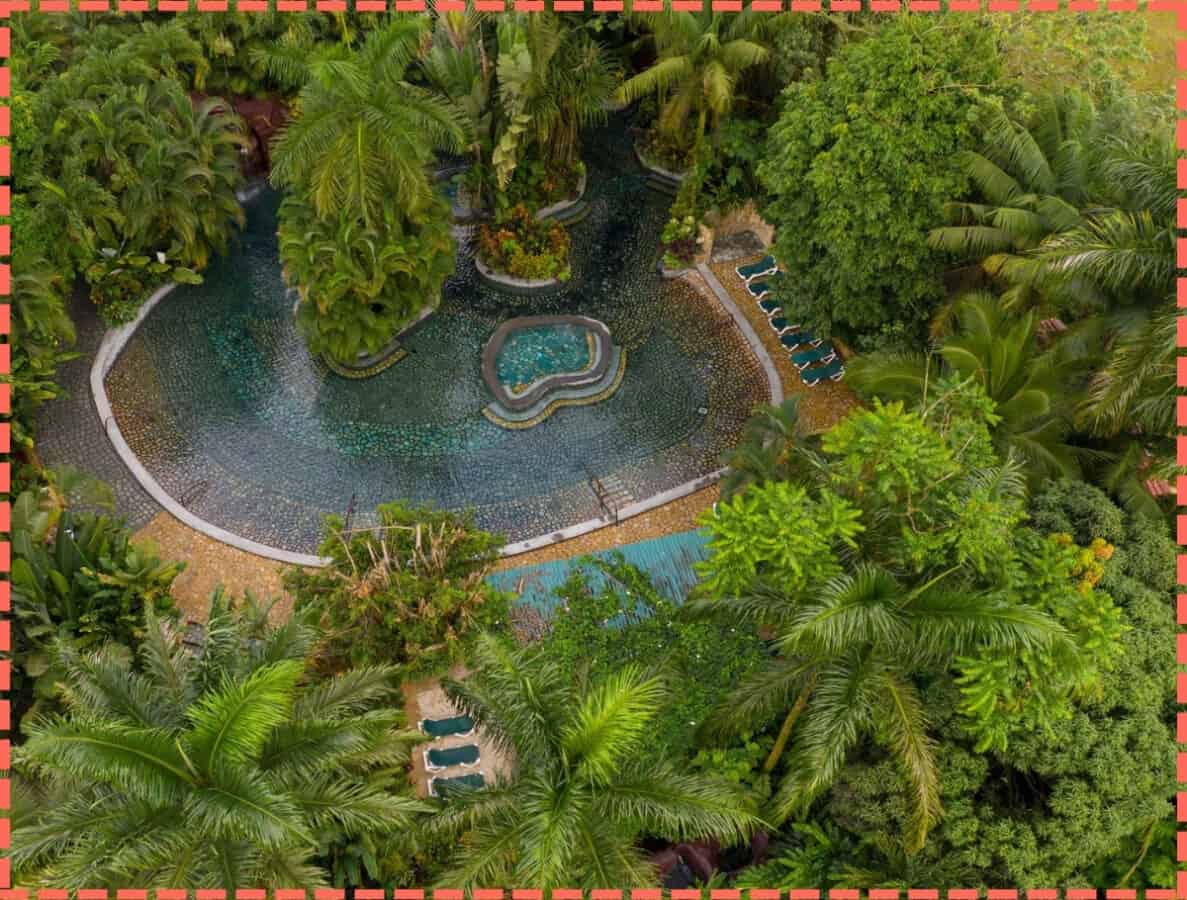Foto aérea de Baldi Hot Springs. Aguas termales y Donde Alojarse en La Fortuna Costa Rica.
