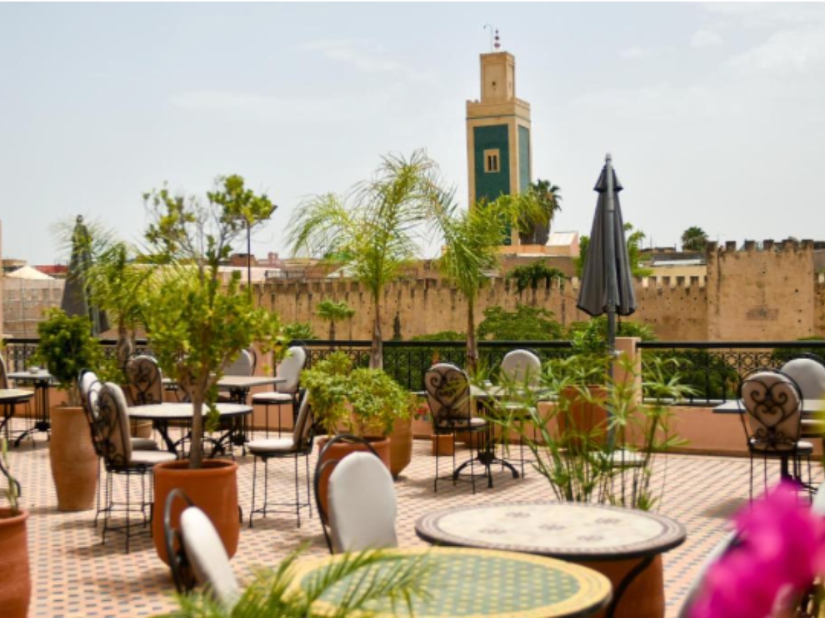 Foto de terraza de hotel en Meknes para familias con niños.